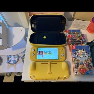 NINTENDO SWITCH LITE-YELLOW